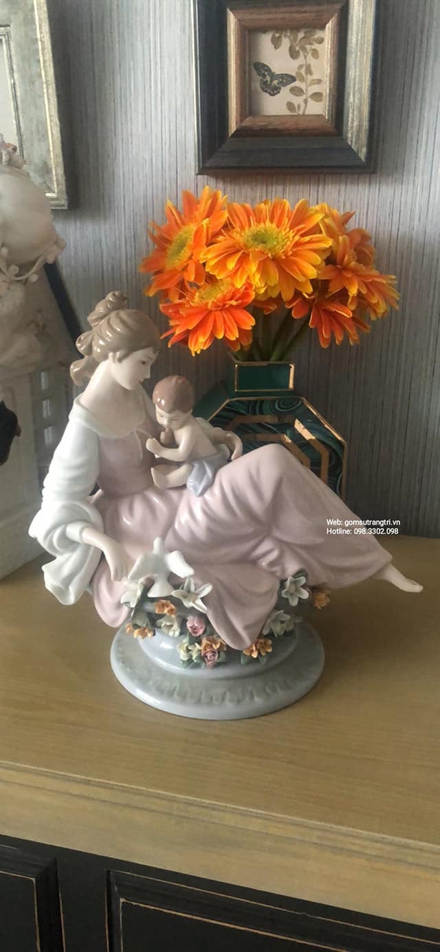 TƯỢNG TÂY BAN NHA MẸ VÀ BÉ